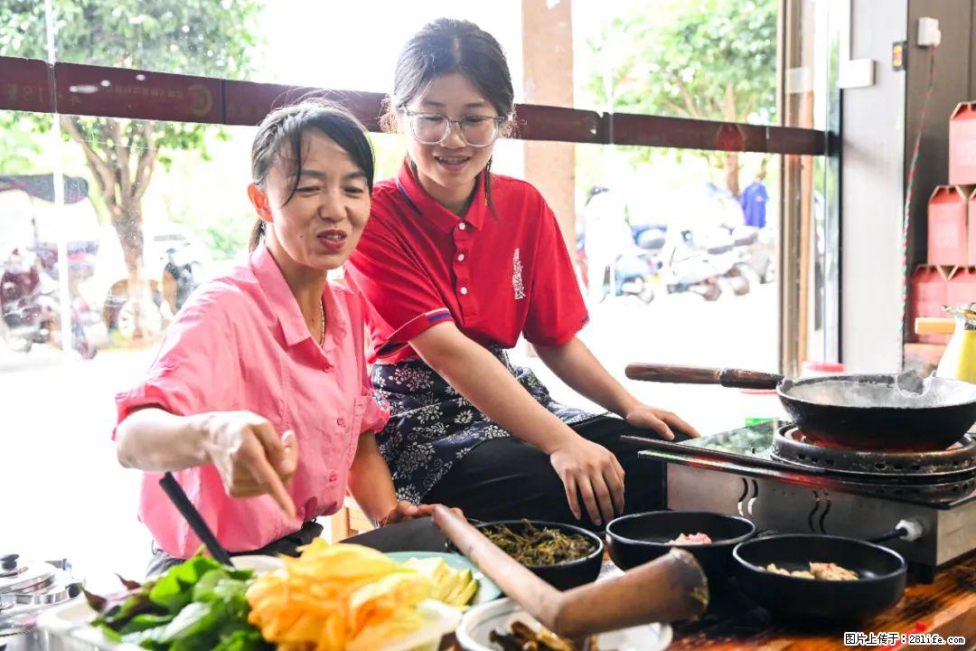 全网追的“扁担女孩”，找了一份暑假工，时薪12元 - 长治生活资讯 - 长治28生活网 changzhi.28life.com