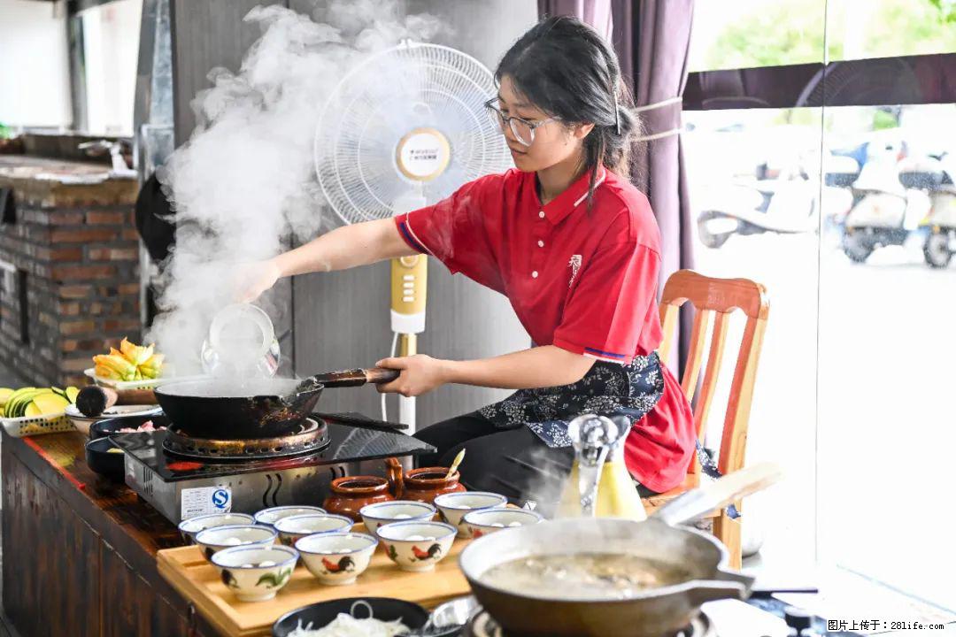 全网追的“扁担女孩”，找了一份暑假工，时薪12元 - 长治生活资讯 - 长治28生活网 changzhi.28life.com